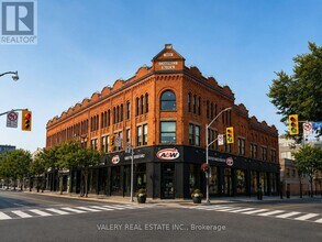 Building Photo - 2870 Dundas St W