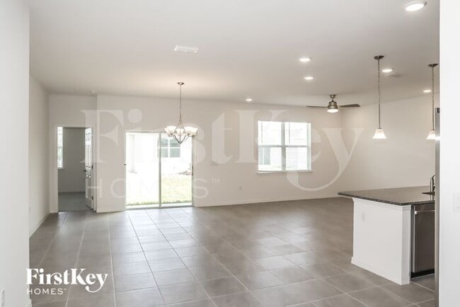 Foto del edificio - 3208 John Young Pkwy