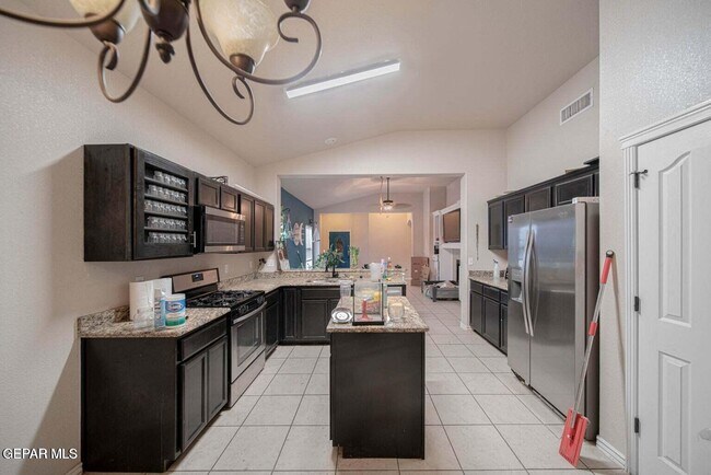 Building Photo - 2924 Pino Triste Dr