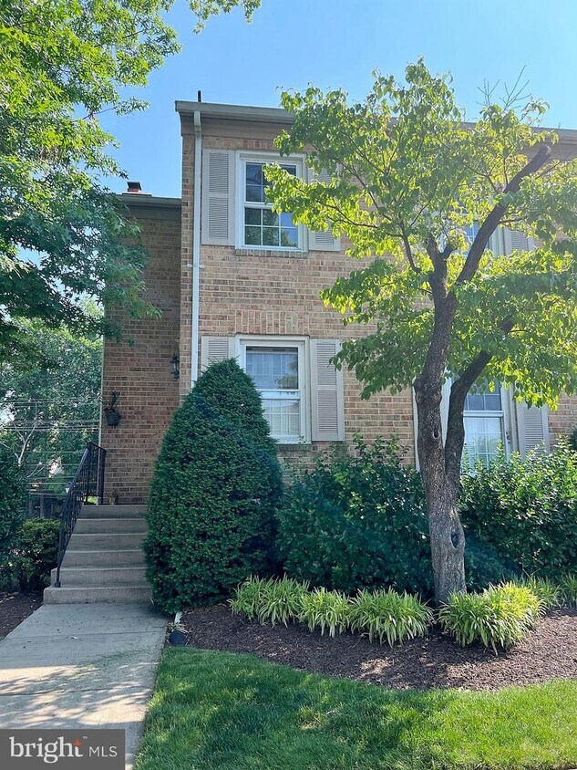 10200 Arizona Cir, Bethesda, MD 20817 Townhome Rentals in Bethesda MD