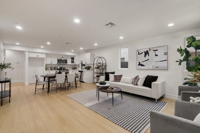 Foto del edificio - 2706 Cochran Ave