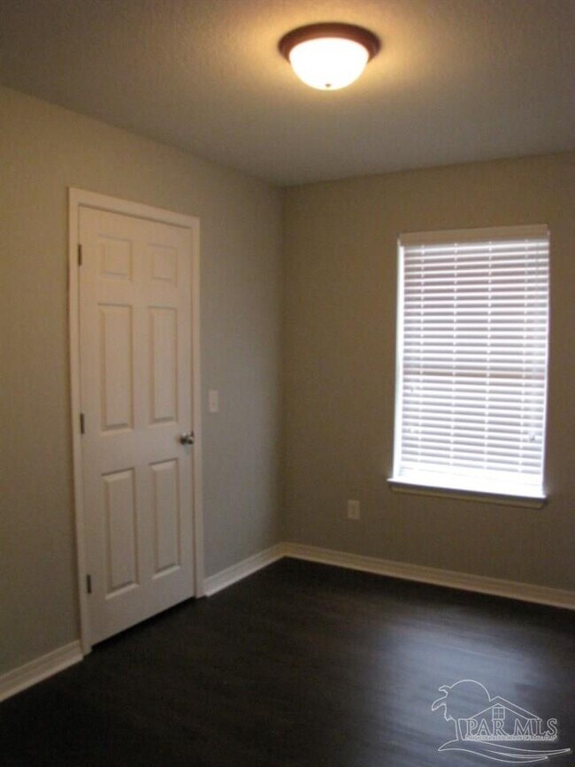 Foto del edificio - 8428 Walnut Ave