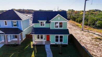 Building Photo - 300 Red Bird Ln