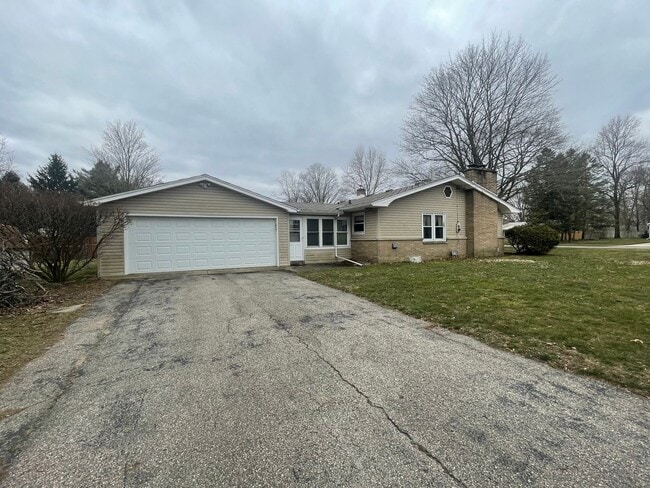 Building Photo - Two bedroom, one bathroom home in Parchment