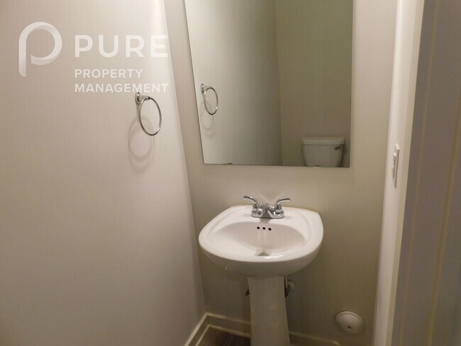 Foto del edificio - 672 The Heights Ln