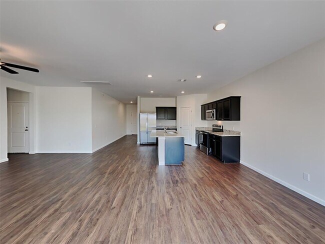 Foto del edificio - 5023 Highland Crest Dr