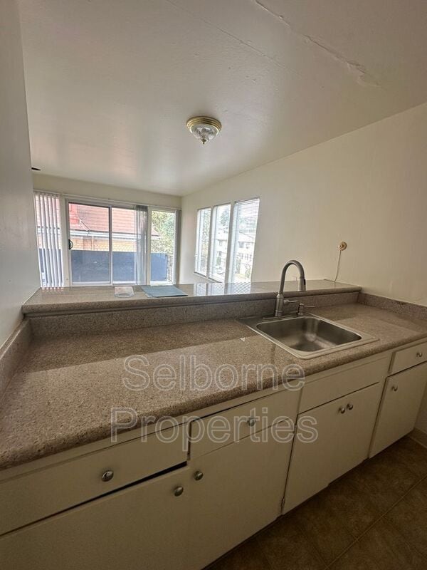 Foto del edificio - 356 Jayne Ave