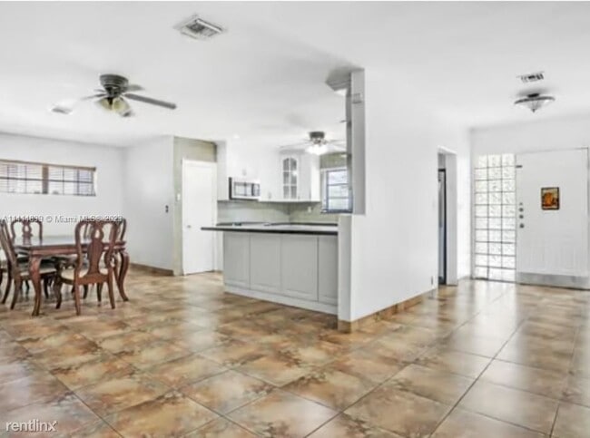 Foto del edificio - 4 br, 2 bath House - 1232 NE 176th Ter