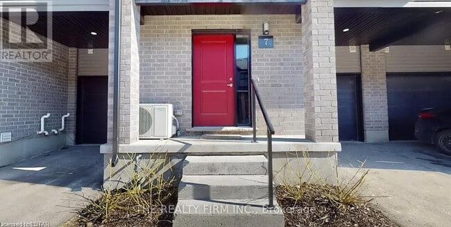 Photo du bâtiment - 819-30-819 Kleinburg Dr