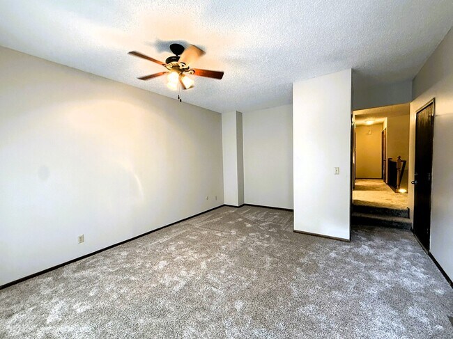 Foto del edificio - 1325 N Denene St