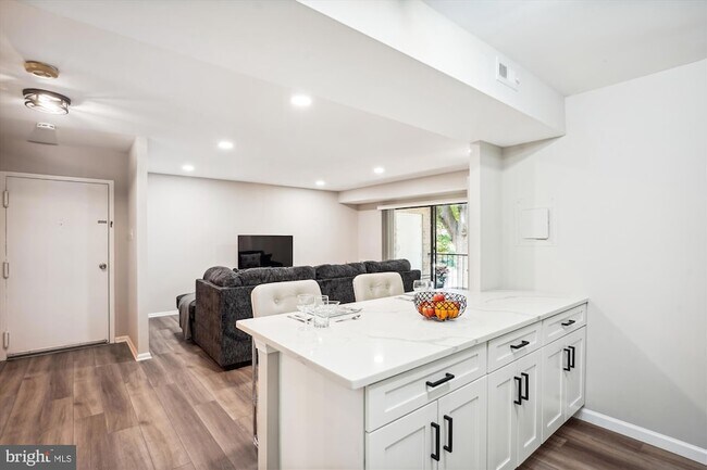 Foto del edificio - 820 Quince Orchard Blvd