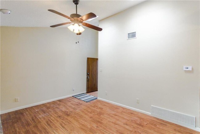 Foto del edificio - 2204 W Park Blvd
