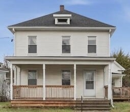 Building Photo - 8 Highland St