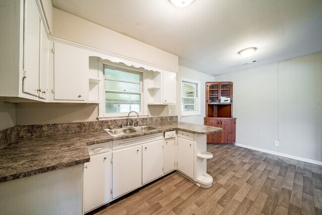 Foto del edificio - Nice 3 Bedroom/1 Bath Home with Bonus Room!