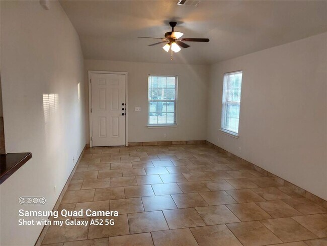 Foto del edificio - 2505 Oak Ln