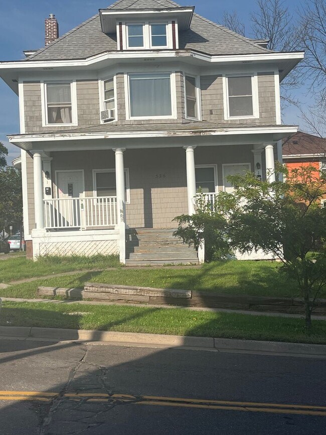 Building Photo - 326 N 10th Ave E