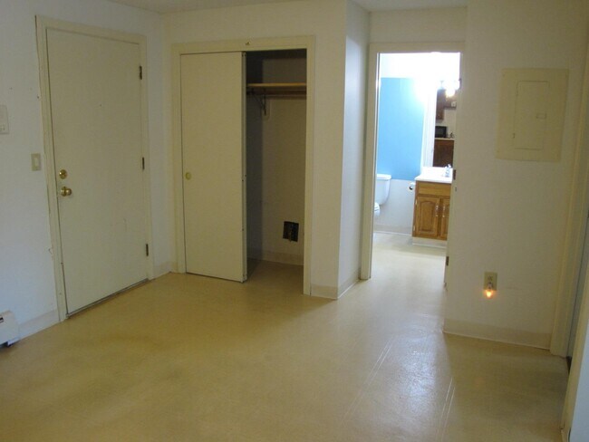 Foto del edificio - 1225 Bodwell Rd