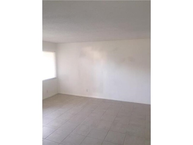 Living area with tile flooring - 191 SW 15th St