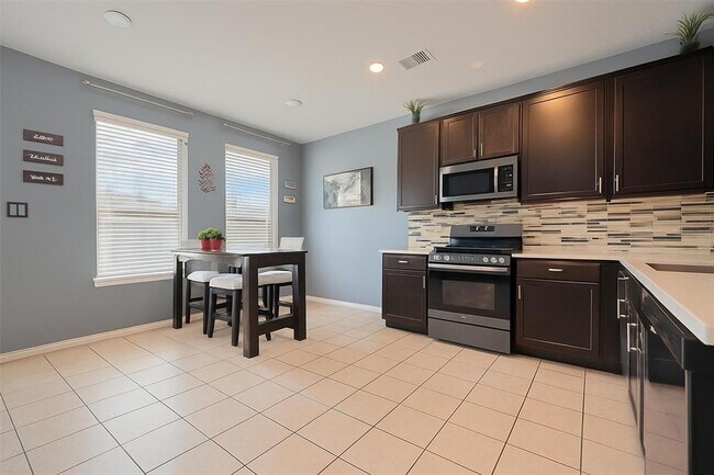 Building Photo - 10027 Yanet Grove Ln