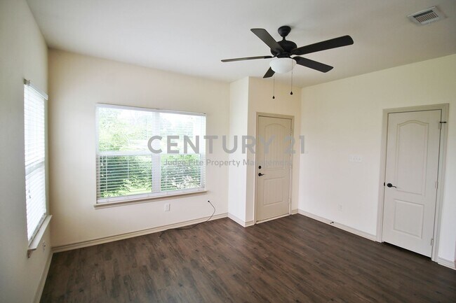 Foto del edificio - 112 Bridle Ct