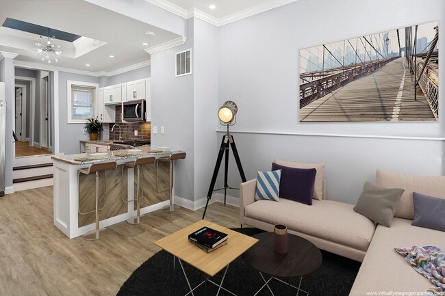 Building Photo - Beautifully renovated 3BR/3.5BA in Upper F...