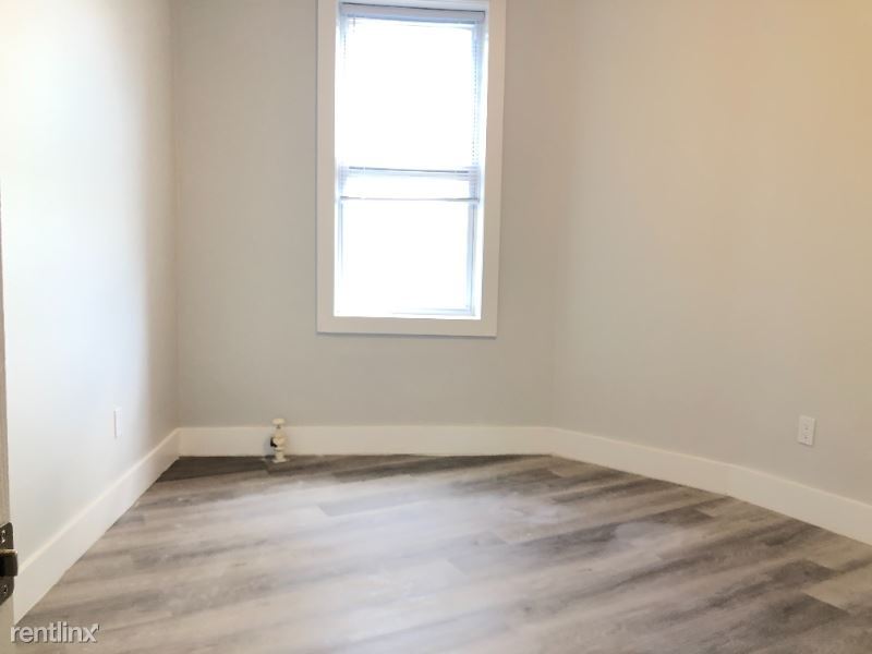 Foto del edificio - 104 Booraem Ave