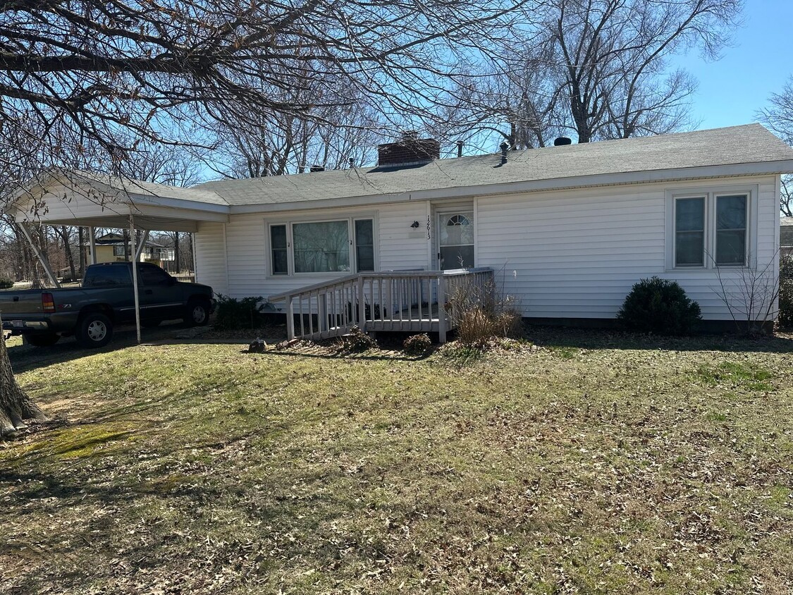 Building Photo - 2-Bedroom, 1-Bathroom Home. Country Living...