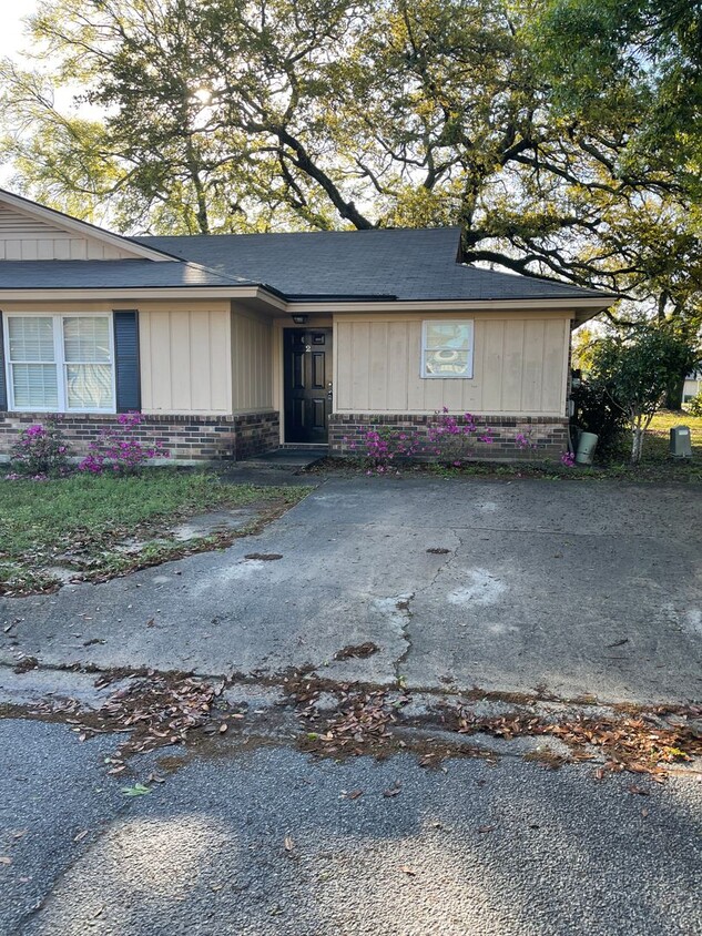 Primary Photo - Beautiful Duplex Close to Mid-Town Savannah