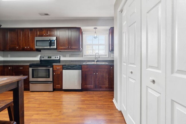 Building Photo - 1128 Grandy Ct