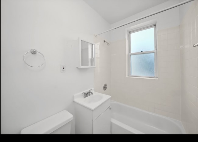 Building Photo - 3036 W Wellington Ave