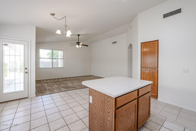 Foto del edificio - 9833 W Yukon Dr