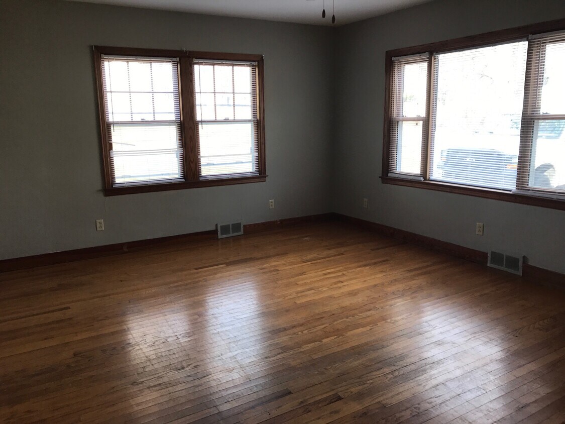 Primary Photo - 623 N Jefferson Ave