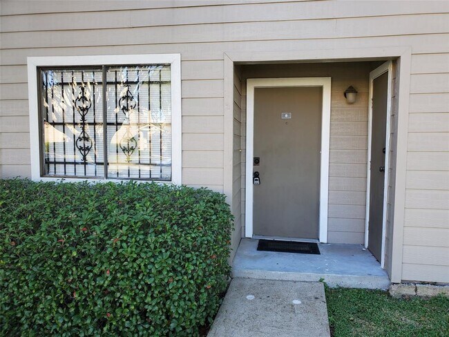 Foto del edificio - 6701 Sands Point Dr