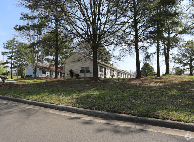 Building Photo - Forest Hills Heights