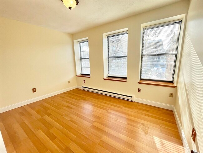 Foto del edificio - 7 Cypress Rd