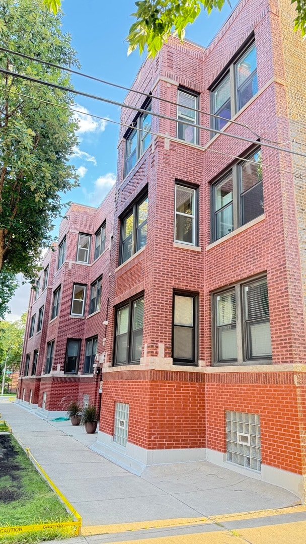 Building Photo - 4606 N Seeley Ave