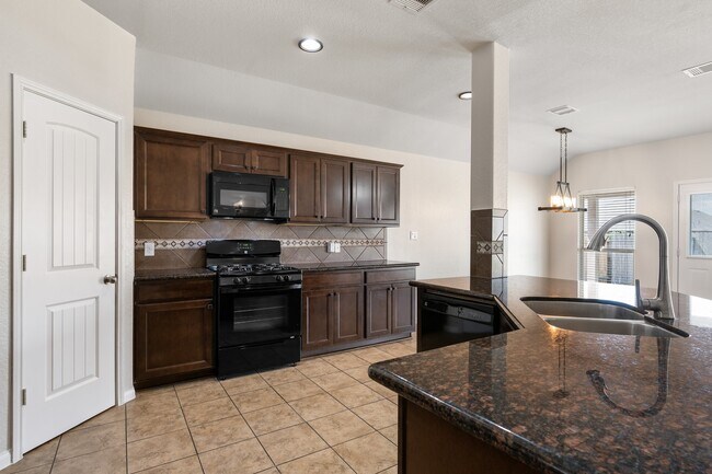 Building Photo - 119 Country Crossing Cir