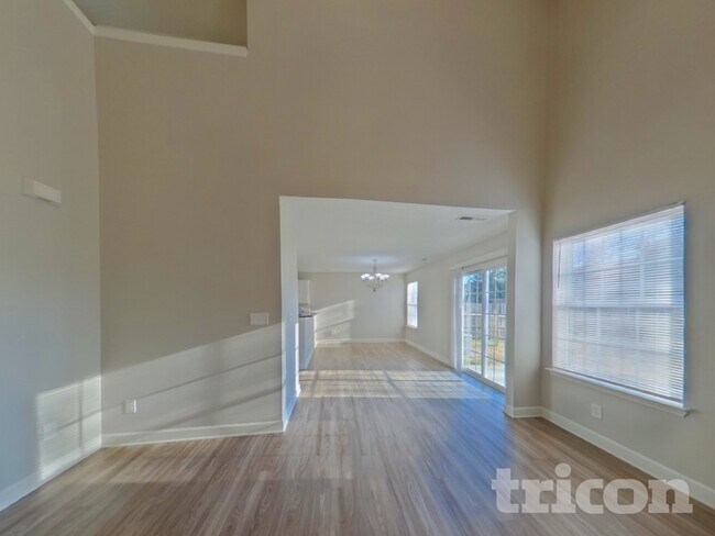 Building Photo - 9245 Simonton Dr