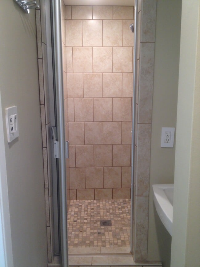 downstair bath - 100 Driftwood St