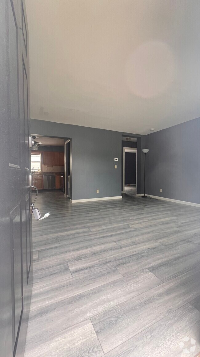 Building Photo - 215 Bower St