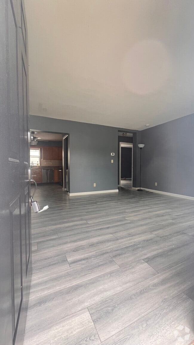 Building Photo - 215 Bower St