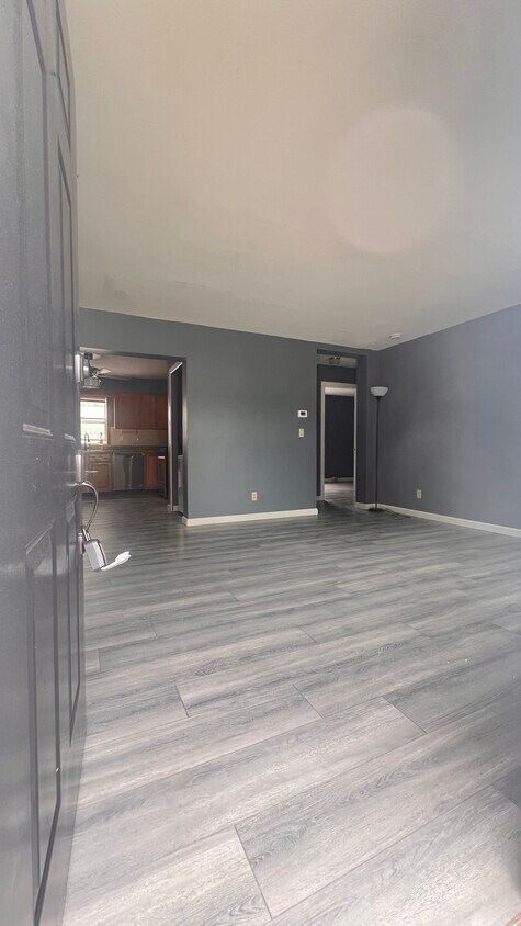 FOYER/WELCOME HOME - 215 Bower St