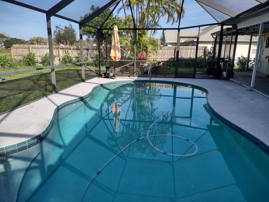 Foto principal - 297 SW Glenwood Dr