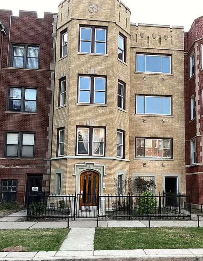 6846 S Clyde Ave Unit 2, Chicago, IL 60649 Apartments in Chicago, IL