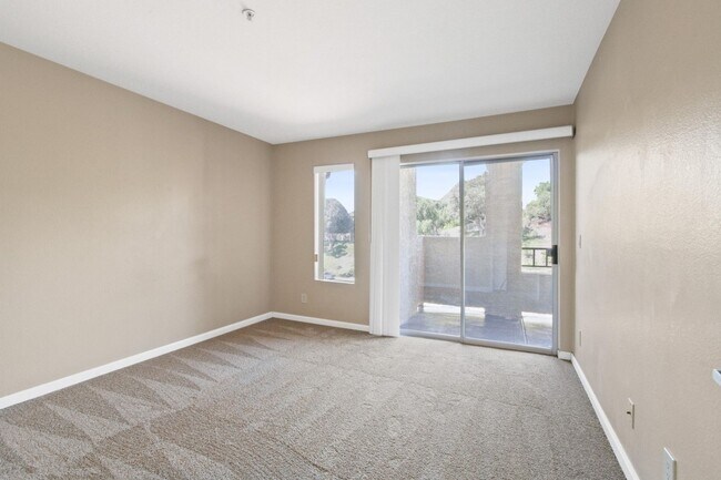 Foto del edificio - 1BR Condo with Private Balcony, Central A/C & Community Amenities in Corona