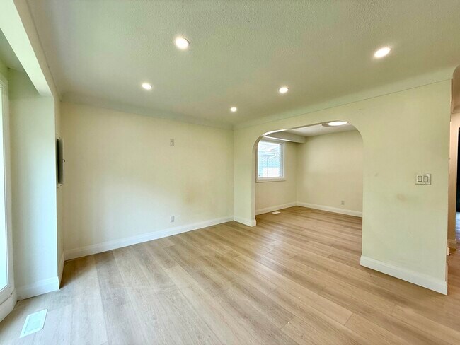 Building Photo - 1-25 Meadowbrook Crescent St Catharines ON