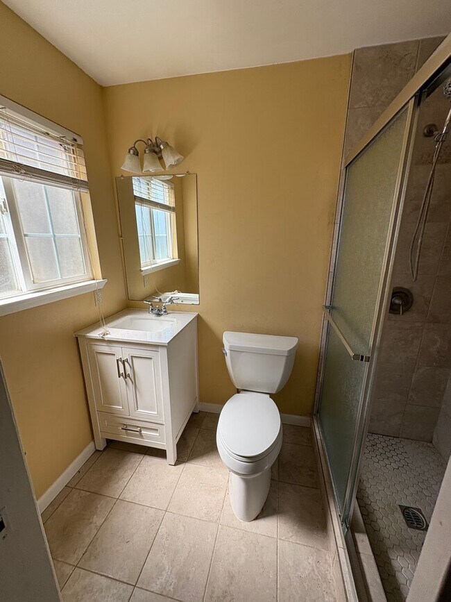 Building Photo - SW Visalia Home with Pool Available Now!