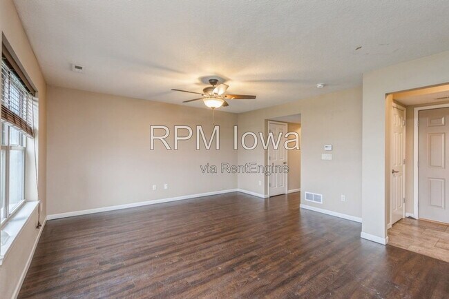 Foto del edificio - 320 E 5th St