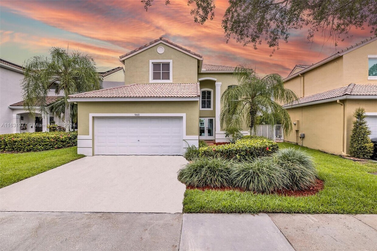 Primary Photo - 960 Savannah Falls Dr