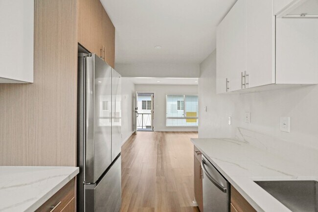 Foto del edificio - 1358 W 36th St